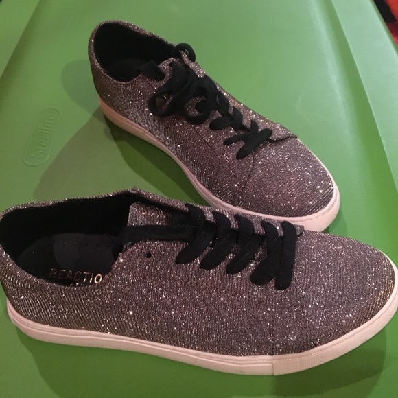 NEW Kenneth Cole Sparkle Sneakers - Picture 5 of 8